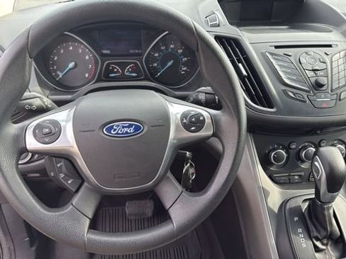 Used 2015 Ford Escape SE image 12