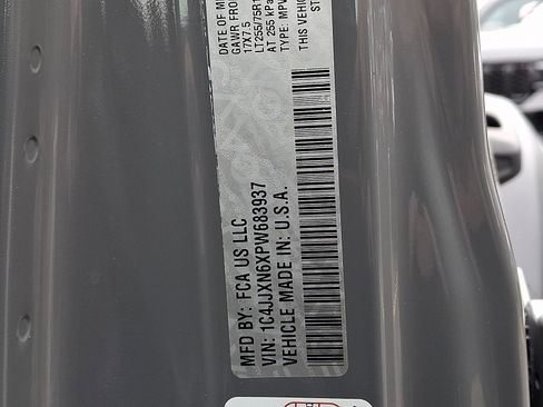 Used 2023 Jeep Wrangler Unlimited AWD/4WD image 26