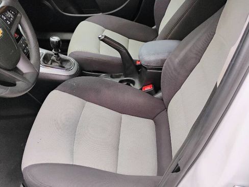 Used 2014 Chevrolet Cruze LS image 8