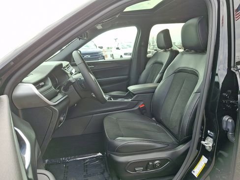 Certified 2024 Jeep Grand Cherokee Altitude image 13