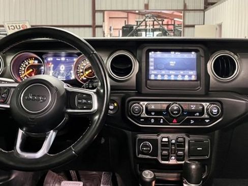 Used 2020 Jeep Wrangler Unlimited Sahara image 23