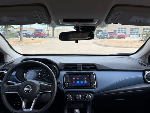 Used 2025 Nissan Versa SV FWD image 33