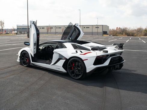Used 2021 Lamborghini Aventador SVJ image 27