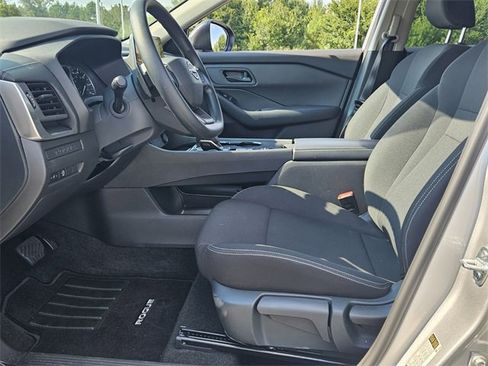 Used 2025 Nissan Rogue S image 5