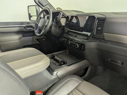 Used 2025 Chevrolet Silverado 2500 ZR2 w/ Technology Package image 23