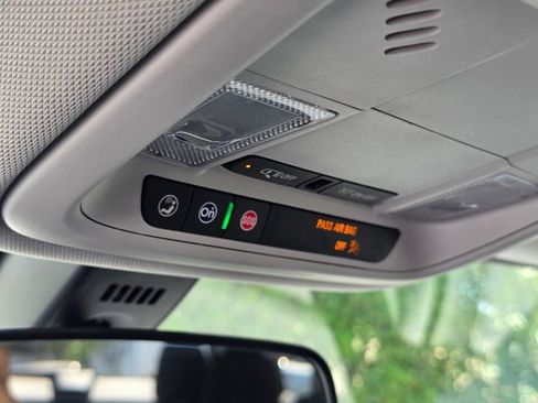 Certified 2021 Chevrolet Traverse LT FWD image 31