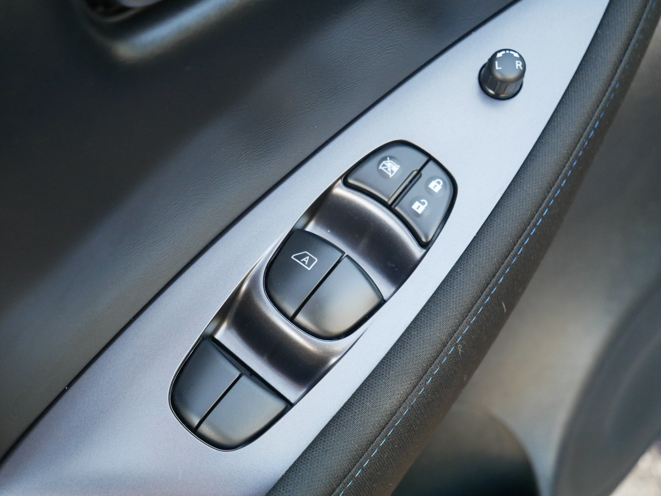Certified 2025 Nissan Leaf S FWD image 19