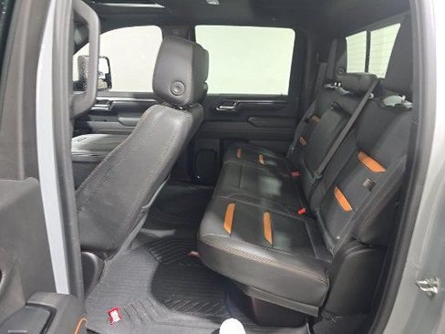 Used 2025 GMC Sierra 2500 AT4 w/ Technology Package AWD/4WD image 11