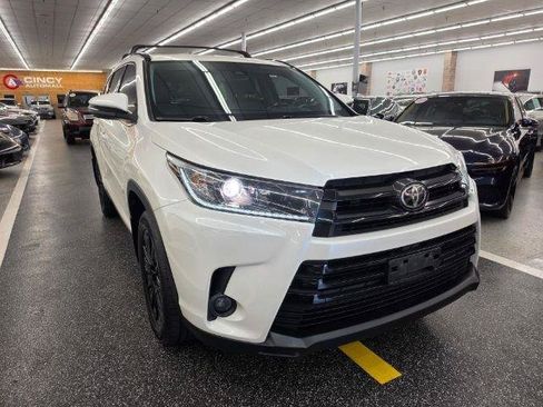 Used 2019 Toyota Highlander SE AWD/4WD image 4