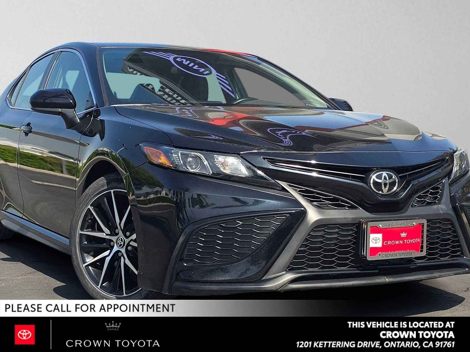 Used 2021 Toyota Camry SE FWD image 1