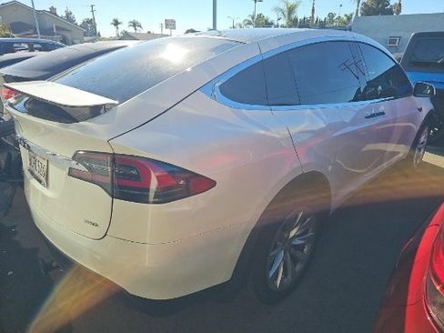 Used 2017 Tesla Model X 75D image 4