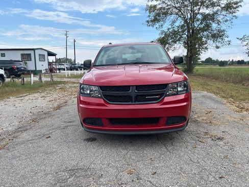 Used 2020 Dodge Journey SE w/ SE Popular Equipment Group FWD image 2