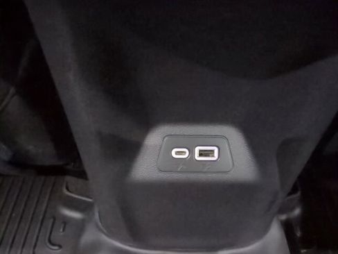 Used 2022 Buick Envision Essence w/ Safety Package FWD image 24