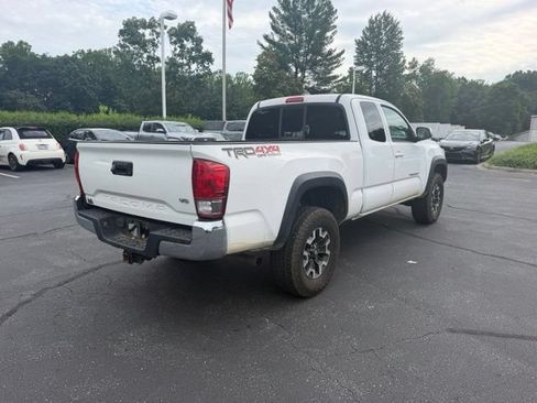 Used 2016 Toyota Tacoma TRD Off-Road w/ Towing Package AWD/4WD image 4
