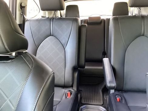 Used 2024 Toyota Highlander Platinum FWD image 20
