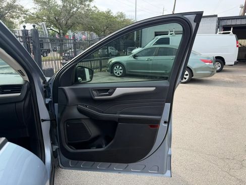 Used 2022 Ford Escape S FWD image 9
