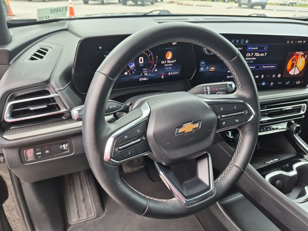 Used 2025 Chevrolet Traverse LT FWD image 34