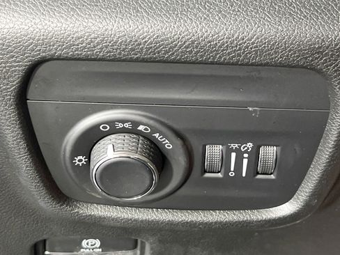 Used 2023 Jeep Grand Cherokee L Laredo image 10