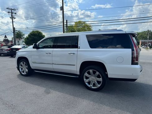 Used 2018 Cadillac Escalade ESV Luxury AWD/4WD image 9