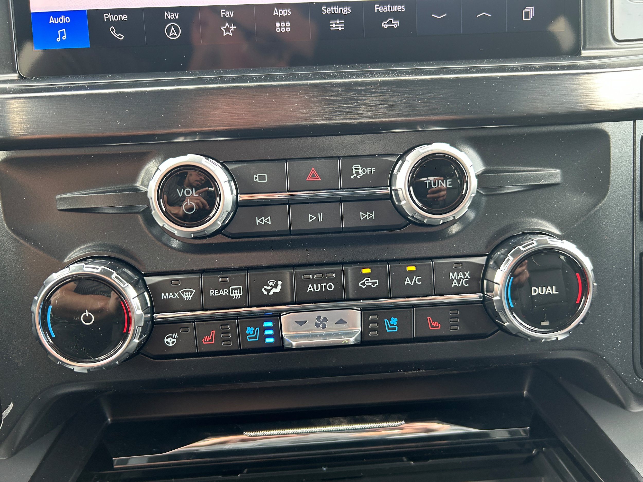 New 2026 Ford F350 Lariat w/ Black Appearance Package AWD/4WD image 22