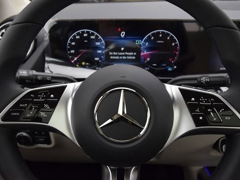 New 2026 Mercedes-Benz GLA 250 image 23