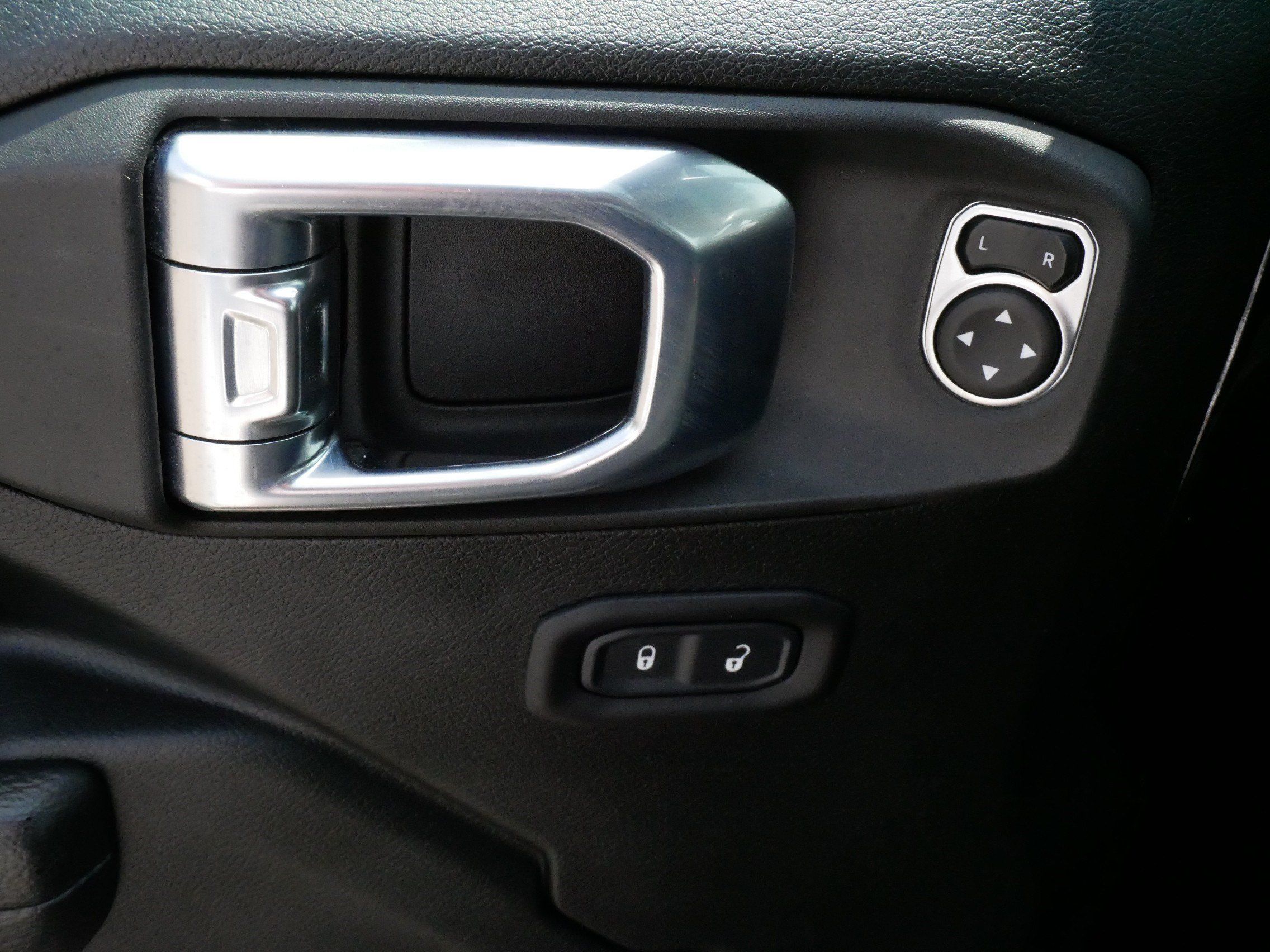 Used 2022 Jeep Wrangler Sport AWD/4WD image 19