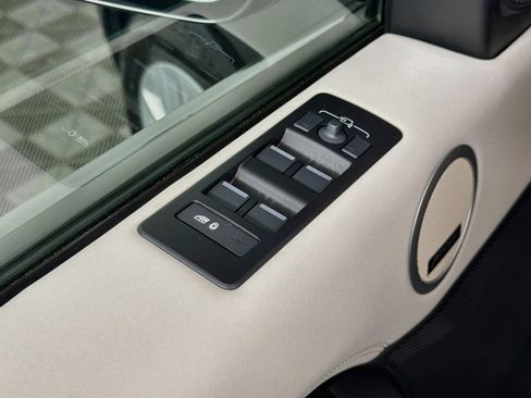 Used 2025 Land Rover Discovery S AWD/4WD image 18