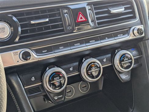 Used 2023 Genesis G70 2.0T image 22
