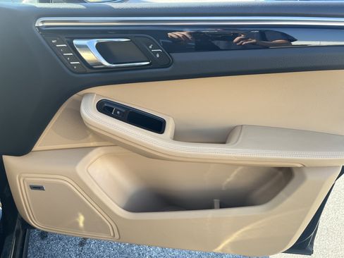 Used 2017 Porsche Macan S image 24