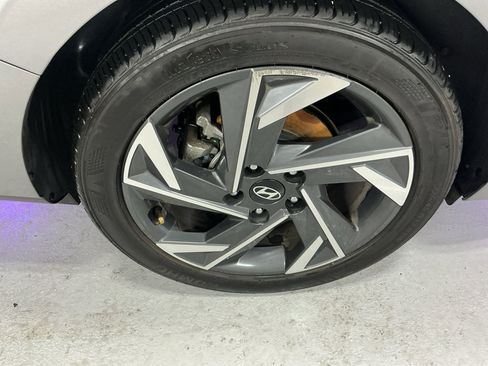 Certified 2024 Hyundai Elantra Limited FWD image 5