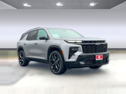 Used 2024 Chevrolet Traverse RS w/ LPO, Floor Liner Package image 7