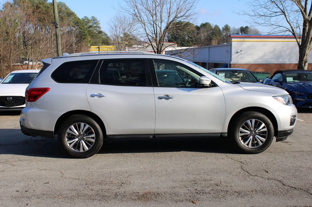 Used 2020 Nissan Pathfinder SL FWD image 9