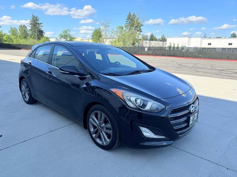Used 2016 Hyundai Elantra GT w/ Option Group 02 FWD image 7