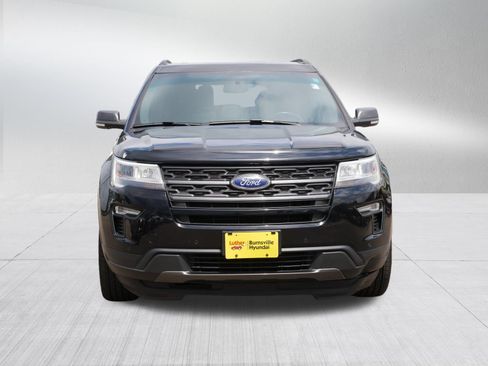 Used 2018 Ford Explorer XLT w/ Equipment Group 202A AWD/4WD image 2