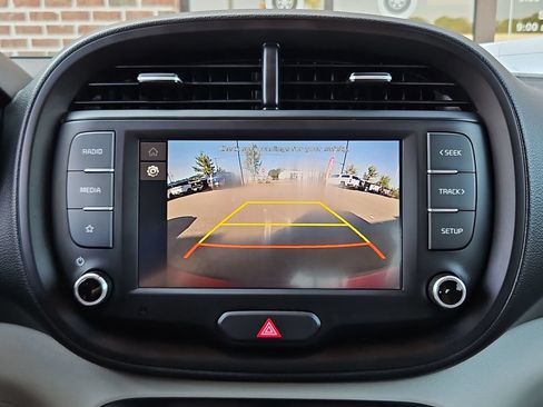 Used 2025 Kia Soul LX FWD image 17