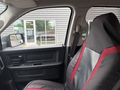 Used 2017 RAM 1500 Express AWD/4WD image 12