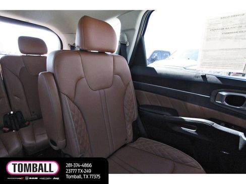 Used 2023 Kia Sorento SX Prestige image 12