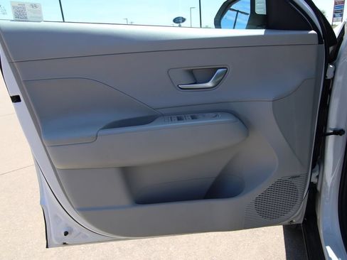 Used 2024 Hyundai Kona Limited AWD/4WD image 40