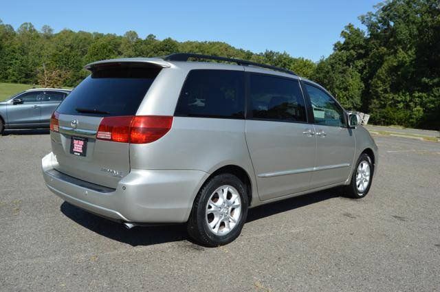 Used 2004 Toyota Sienna XLE Limited w/ Limited Pkg 5 FWD image 8