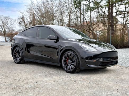 Used 2023 Tesla Model Y Performance image 4