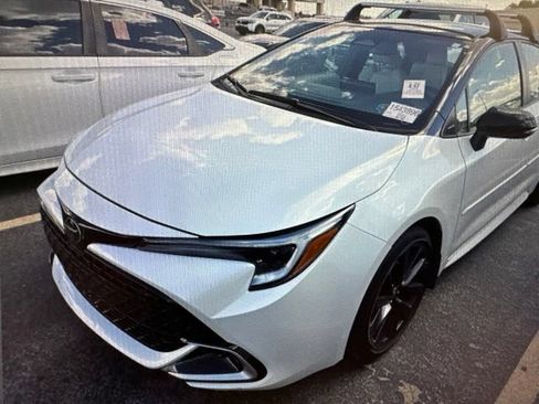 Used 2025 Toyota Corolla XSE FWD image 3