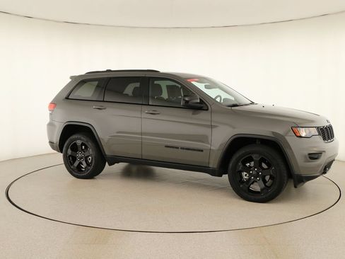 Used 2019 Jeep Grand Cherokee Laredo AWD/4WD image 9