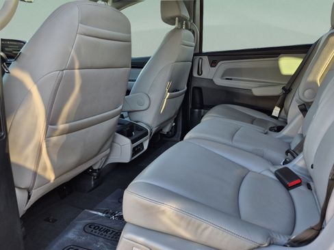 Used 2023 Honda Odyssey Touring image 18
