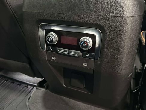 Used 2024 GMC Yukon XL AT4 w/ AT4 Premium Package AWD/4WD image 20