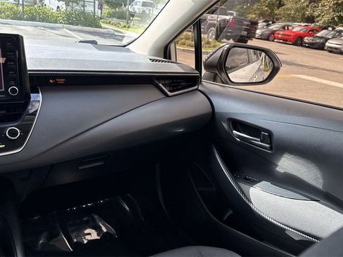 Used 2022 Toyota Corolla LE image 16