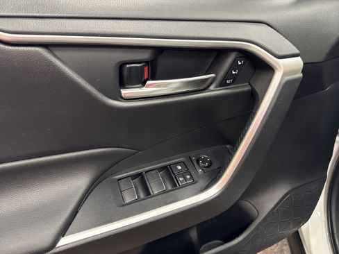 Used 2021 Toyota RAV4 XLE Premium image 28