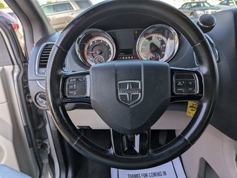 Used 2019 Dodge Grand Caravan SXT FWD image 40