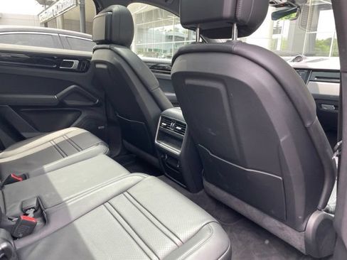 Used 2020 Porsche Cayenne S AWD/4WD image 3