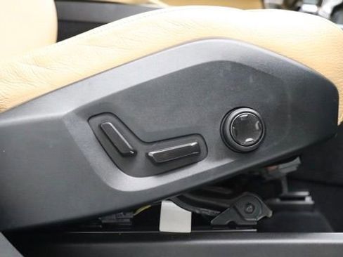 Used 2017 Volvo XC90 T6 Momentum w/ Vision Package image 29