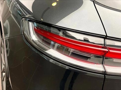 Used 2025 Porsche Macan AWD/4WD image 27